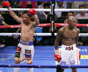 Manny Pacquiao (l) na zijn partij met Yordenis Ugas.