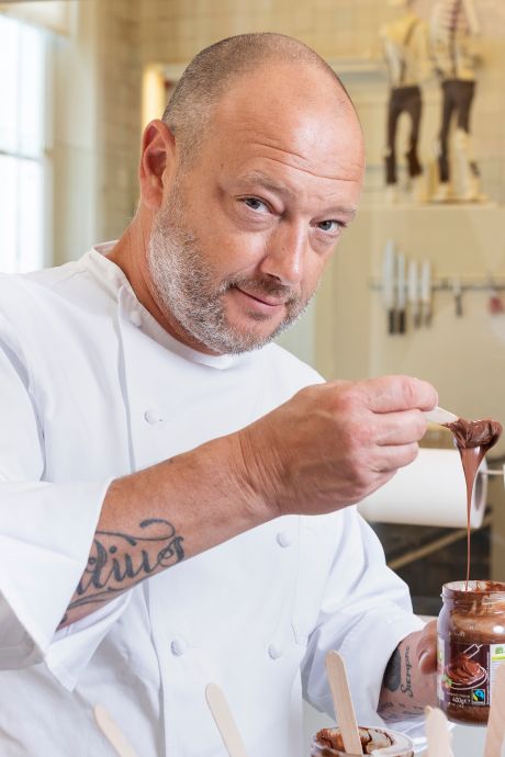 16 pâtes à tartiner à base de noisettes goutées et notées par un chocolatier, et le gagnant est...