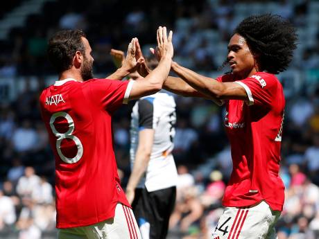 Birmingham City-huurling Tahith Chong scoort voor Manchester United