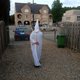 Zwarte Mercedes, gewaad van de Ku Klux Klan en pop van Hitler: dit is de man die verdacht wordt van brand in Bilzen