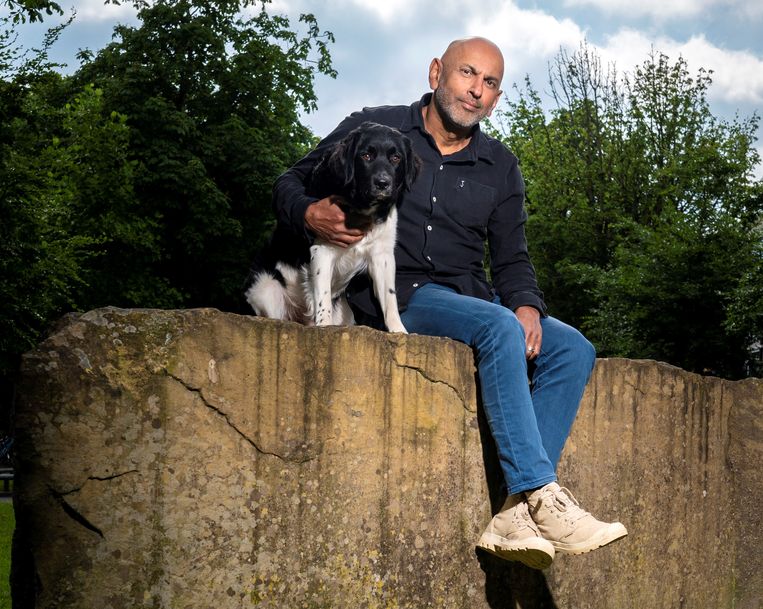 Martin Sitalsing en zijn hond Blackie. Beeld Reyer Boxem