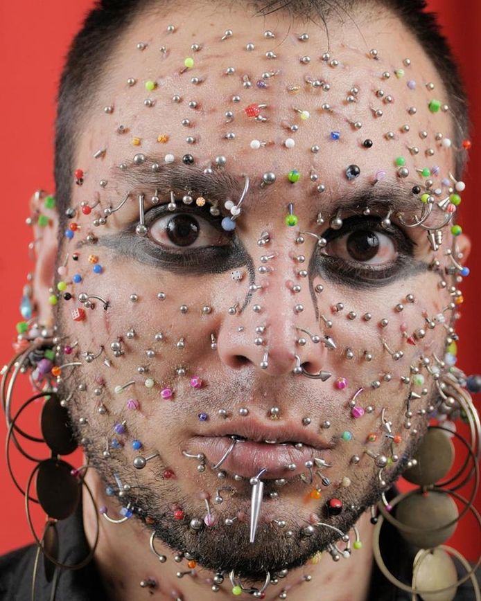 Lang zeven Beperking Man met meeste piercings in gezicht wil eigen record breken | Bizar | AD.nl