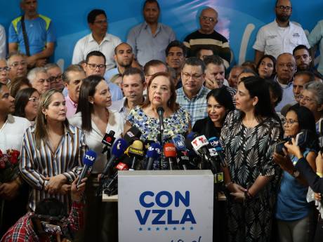 Oppositie Venezuela presenteert nieuwe kandidaat voor strijd tegen Maduro