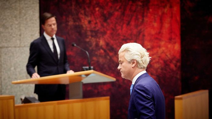 Geert Wilders (r.) en premier Mark Rutte tijdens het Tweede Kamerdebat over de regeringsvorming.