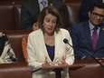 Historisch record: Nancy Pelosi (77) speecht acht uur lang op hoge hakken over 'dreamers' in het Huis