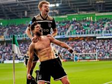 Ajax knokt zich langs FC Groningen na goal én rood Huntelaar