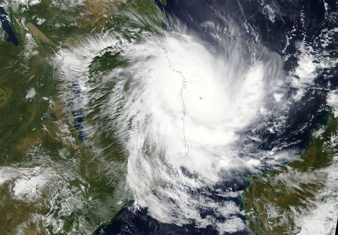 Satellietfoto van cycloon Kenneth.