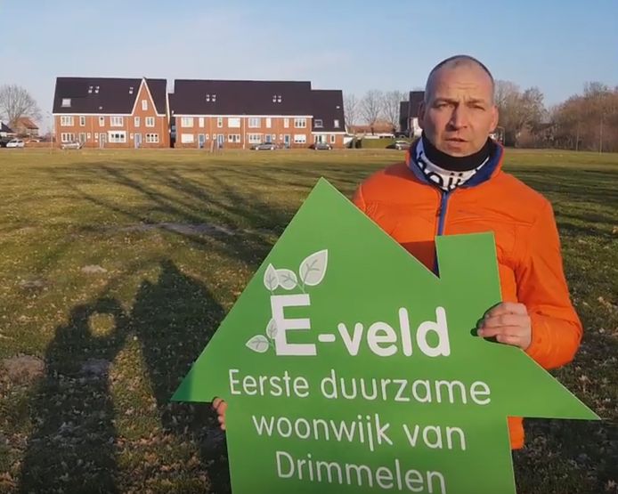 Wethouder Jan-Willem Stoop op het E-veld Terheijden.