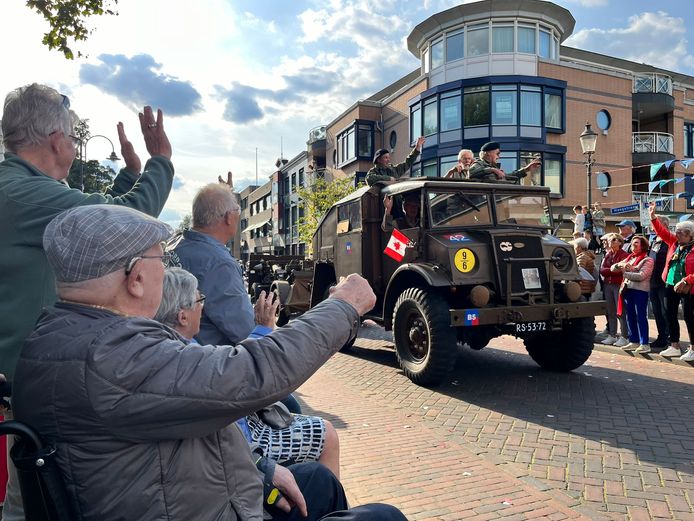 'Bevrijders’ trekken door Veghel: 'Dit is echt een kippenvelmomentje ...