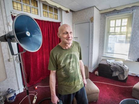 Krakers wonen heerlijk in voormalige ambassade van Congo: ‘Keukenraam stond open, dus we konden zo naar binnen’