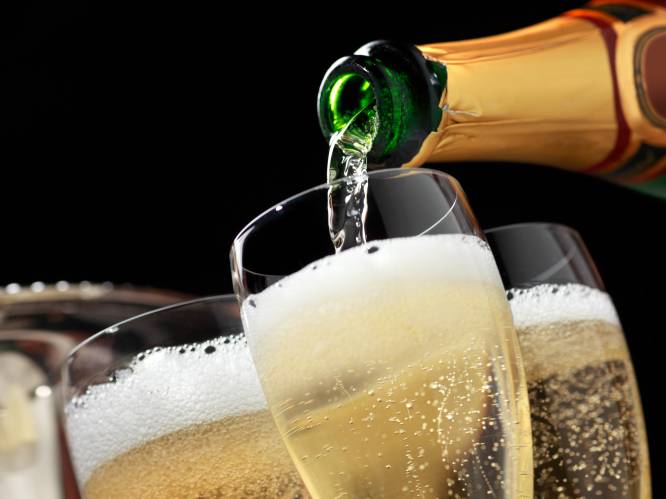 Minder dan 10 euro voor fles champagne: ongeziene promoties voor feestdagen door prijzenoorlog