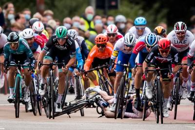 LIVE SCHELDEPRIJS. Daar zijn de eerste breukjes: waaiergeweld in Zeeland!