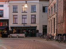 Een rode, knipperende stip op de muur in de Sassenstraat in Zwolle: dit is wat het is
