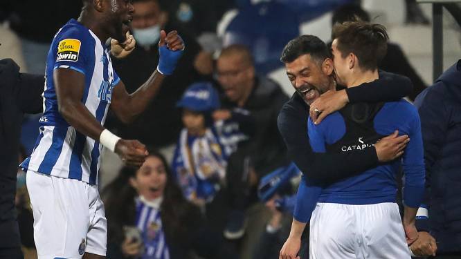 Emotionele taferelen bij Porto: trainer Conceição door dolle heen als zijn zoon (19) de winnende goal maakt