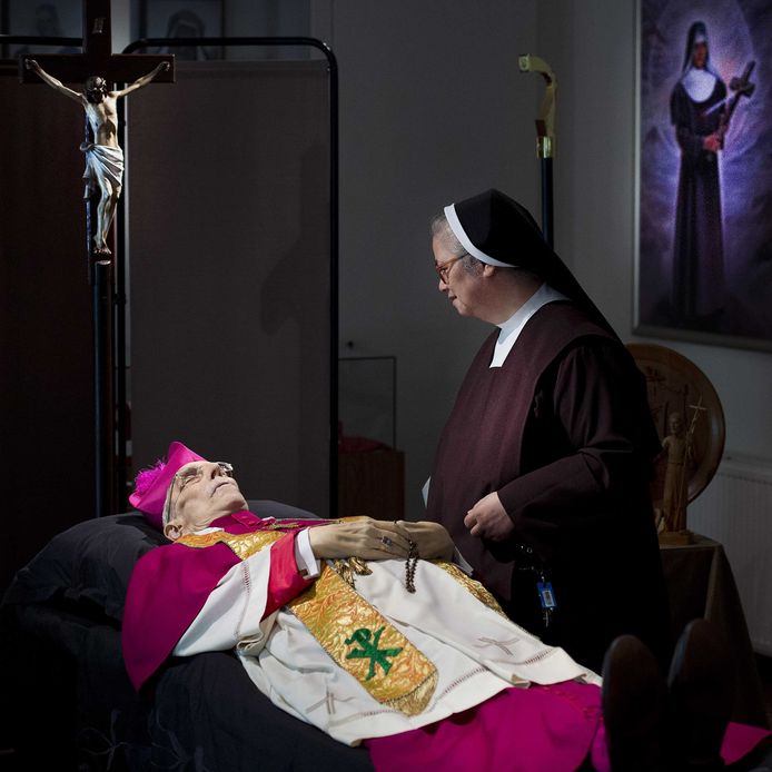 Oud-bisschop Jo Gijsen overleed in juni 2013 op 80-jarige leeftijd. Hij lag opgebaard in het klooster van de zusters Karmelietessen in Sittard.