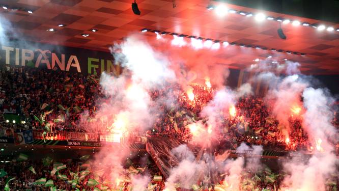 Feyenoord-fans maken er boeltje van tijdens finale Conference League: vechtpartij in stadion en boete voor vuurwerk