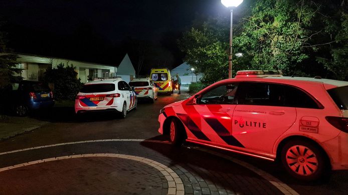 De politie kwam met meerdere eenheden naar het incident in Glanerbrug.