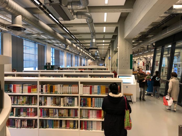 De openbare bibliotheek in de Witte Dame aan de Emmasingel in Eindhoven.