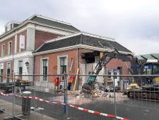 Ravage na plofkraak bij station Apeldoorn: bewoners schrikken wakker van harde knallen, deel van gevel staat op instorten