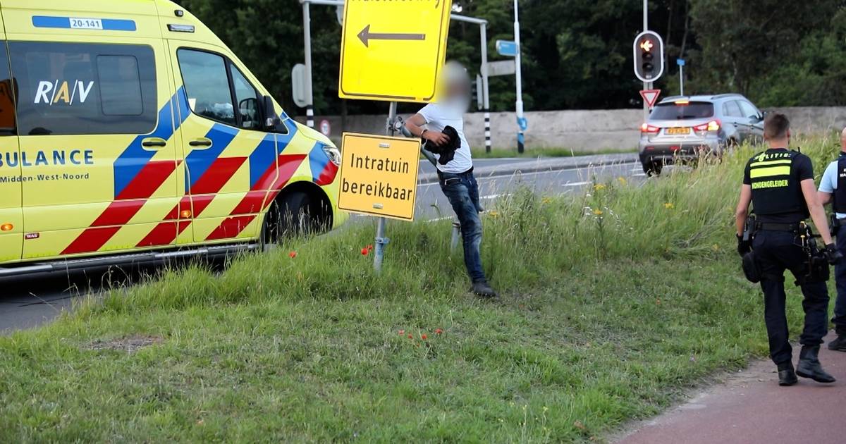 Agenten maken man vast aan verkeersbord na ongeluk in Bergen op Zoom