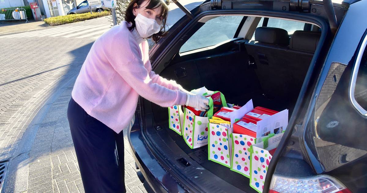 Kadee op tournee kinderschoenen passen aan huis omwille van