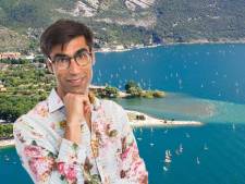 Andy zet tent op om zijn moeder in de watten te leggen: zij Andy zet tent op om zijn moeder in de watten te leggen: zij