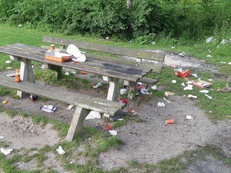 ‘Pure laksheid’: Parken vol met rotzooi na eerste mooie dagen, barbecueverbod enige wat kan helpen