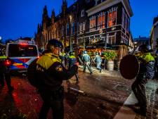 Politie bekogeld met glas en stoelen in centrum Arnhem: drie supporters Rapid Wien aangehouden