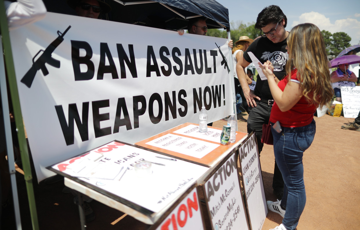 Anti-wapendemonstranten in El Paso, na de dodelijke schietpartij in.  Beeld Getty Images