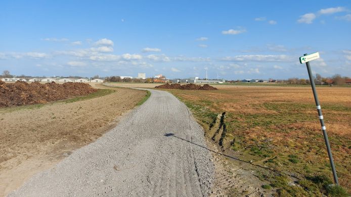 De bestaande buurtweg 18 wordt heraangelegd om op die manier een veilige verbinding te vormen tussen de Nieuwenhovestraat en de Muizelstraat.