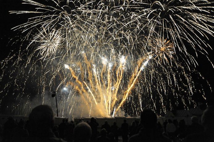 Het Vuurwerkfestival in Knokke-Heist wordt jaarlijks gehouden en trekt veel bezoekers.