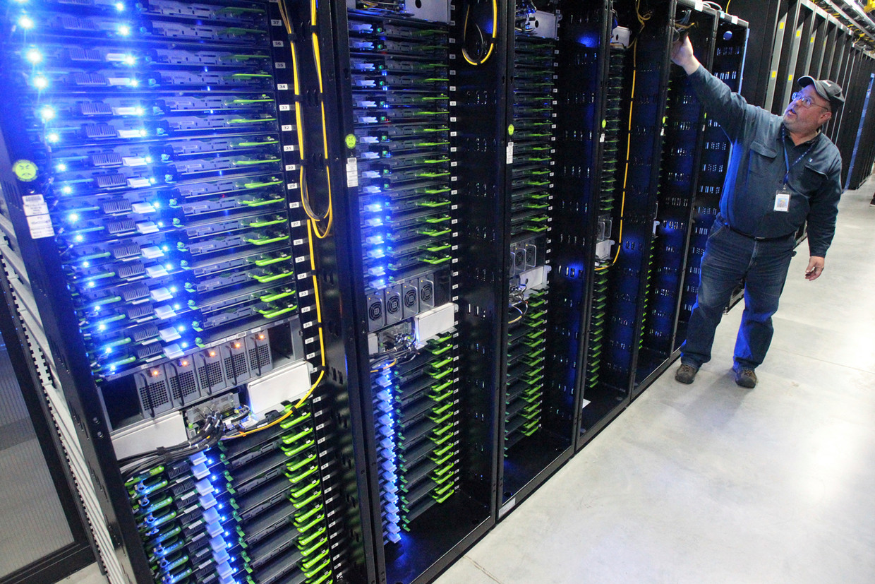 Servers van Facebook in het Amerikaanse Prineville, waar foto's en andere gegevens van gebruikers staan opgeslagen. Beeld AP
