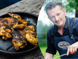 Hoe bak je kip perfect op de barbecue? Topslager Hendrik Dierendonck geeft advies: “Wrijf de kruiden na het marineren grof af, anders gaat het verbranden”