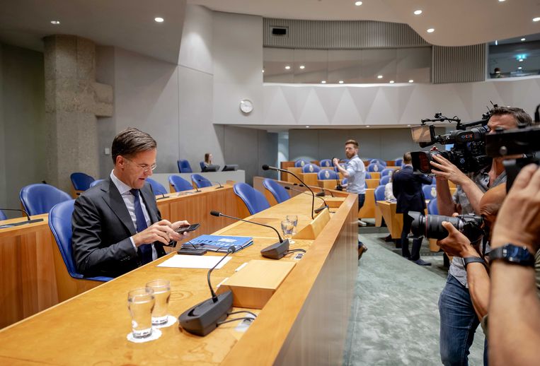 Premier Mark Rutte in de Tweede Kamer tijdens het debat over zijn sms-berichten.  Beeld ANP