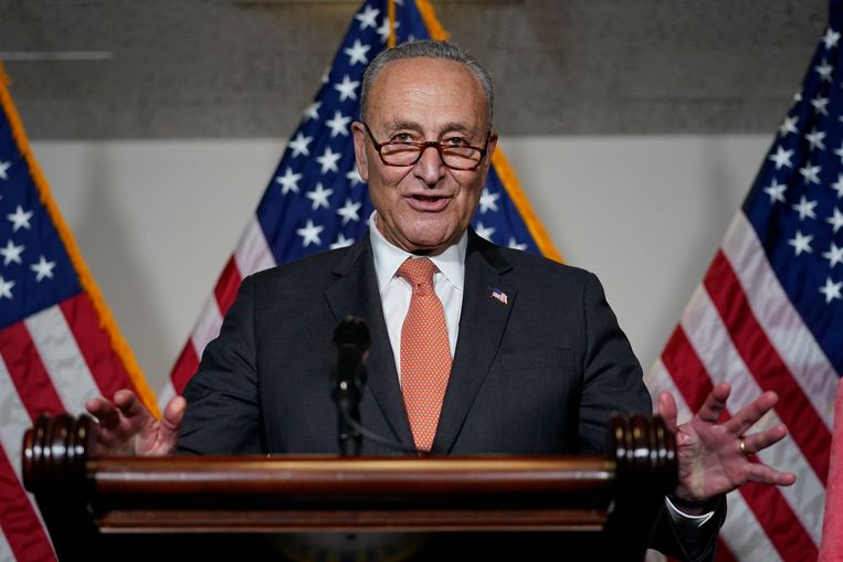 Voor meerderheidsleider Chuck Schumer was de goedkeuring van de wet een groot succes. Beeld AP