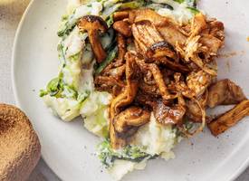Stamppot rauwe andijvie met pulled chicken