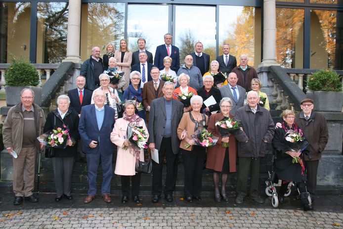 Alle huwelijksjubilarissen werden ontvangen op het gemeentehuis.