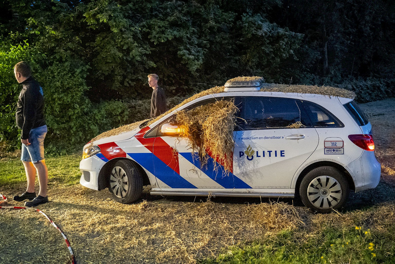 Dinsdagavond rond 23.00 uur zijn protesterende boeren bij het huis van minister Christianne van der Wal (Natuur en Stikstof) door een afzetting van de politie gebroken.
