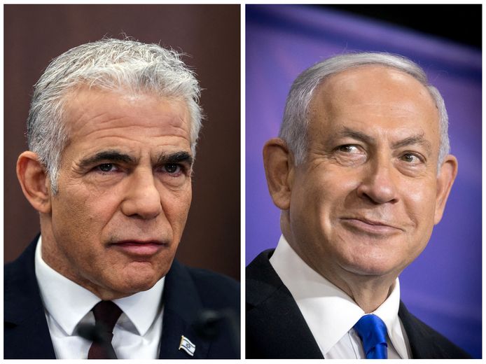 De Israëlische premier Yair Lapid (links) heeft voormalig premier Benjamin Netanyahu gefeliciteerd met zijn overwinning.