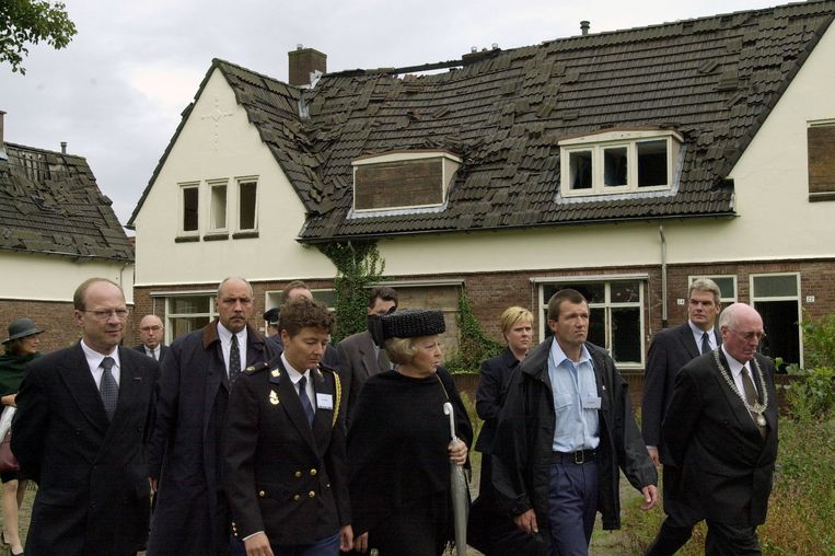 Koningin Beatrix bezoekt het rampgebied. Beeld Charel van Tendeloo