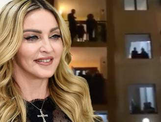 Italianen zingen zogezegd Madonna-hits op hun balkon: sterren trappen in coronahoax