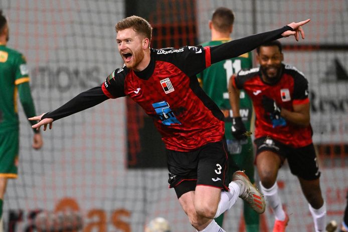 Le Joncour nam enkele minuten voor tijd alle twijfels weg tegen Moeskroen door de 2-0 te scoren.