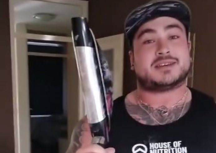 Strongman Rutger Engelberts (28) uit Hardinxveld-Giessendam deelt op Instagram een bijzondere lifehack: hij rolt een koekenpan op.