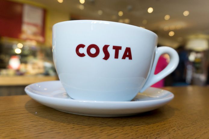 (FILES) In this file photo taken on November 17, 2017 a mug of coffee is pictured inside a branch of a Costa coffee shop in London. - Coca-Cola on August 31, 2018 said it had agreed to buy global coffee chain Costa from its owner Whitbread for £3.9 billion ($5.1 billion). (Photo by Justin TALLIS / AFP)