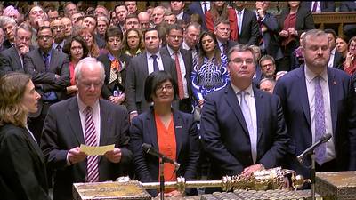 Europa betreurt nederlaag May bij stemming over brexitdeal