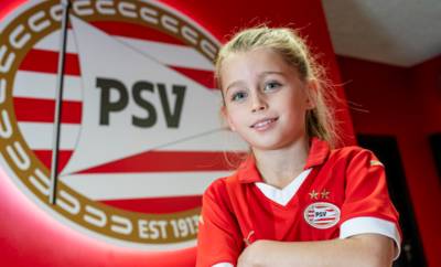 Nederlandse topclub PSV laat 9-jarig meisje van Beveren meetrainen met jongens