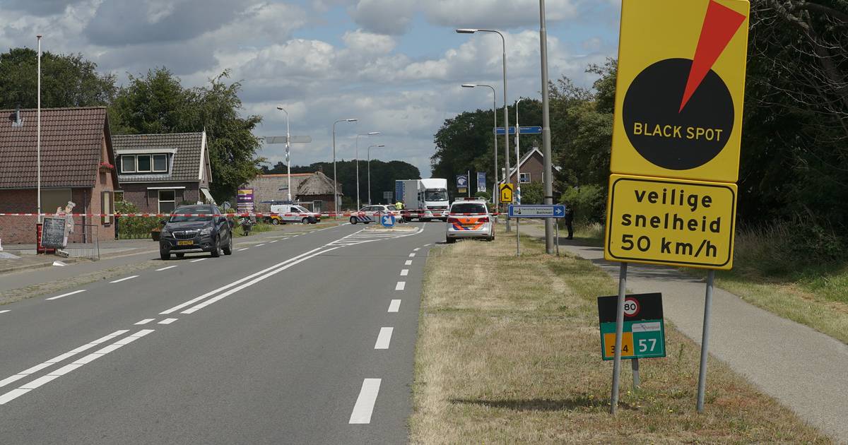 Verwondingen en fiets doormidden na aanrijding bij oversteken in Bathmen.