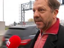 Le chanteur de dEUS forcé de rejoindre l’aéroport à pied: “Je n’ai jamais raté un avion, ce n’est pas à cause des flics que ça va commencer”