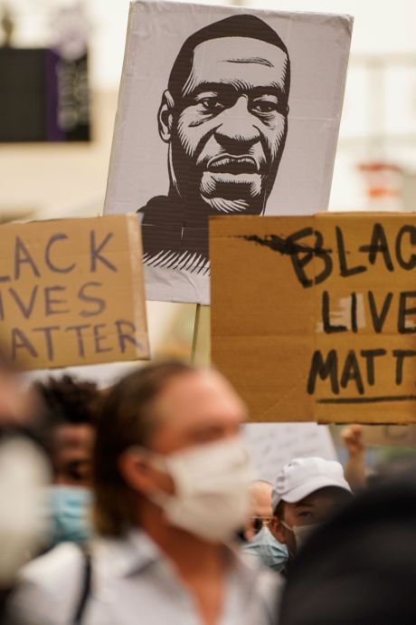 Black Lives Matter: “Les manifestations restent interdites”, rappelle Sophie Wilmès
