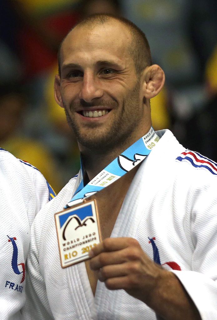 L'ancien judoka conteste la version livrée par sa compagne.